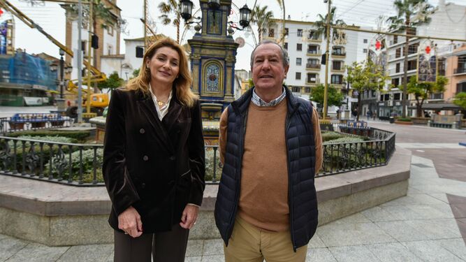 Pilar Cañete y Antonio Moreno, gerente y presidente de honor de la AGI, en Algeciras.