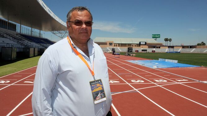 Manuel Prado, fotografiado en el Estadio Iberoamericano de Atletismo de Bahía Sur.