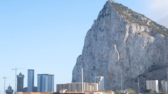 Una vista parcial del peñón de Gibraltar.