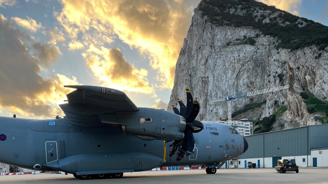 Un avión de la RAF, en el aeropuerto de Gibraltar.