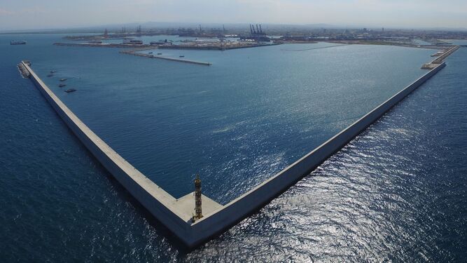 El dique norte de Valencia donde se construirá la terminal de contenedores de MSC.