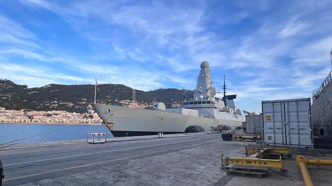 El destructor 'HMS Diamond', en su última escala en Gibraltar.