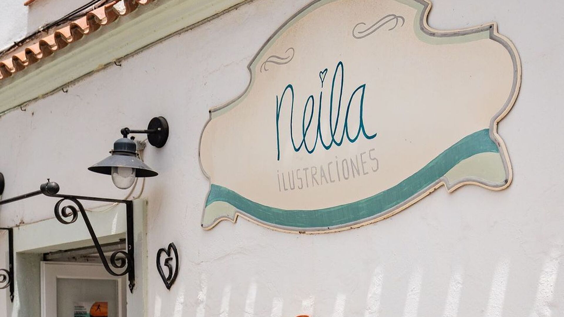 La tienda de Neila Pascual en la Plaza de Oviedo de Tarifa