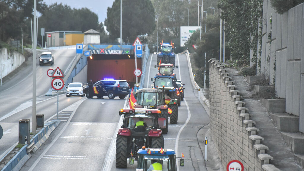 La tractorada del sector primario en Algeciras, en im&aacute;genes