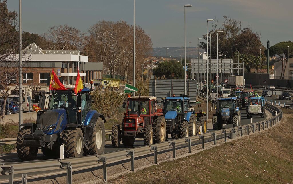 Fotos de la tractorada de agricultores del Valle del Guadiaro en el Campo de Gibraltar