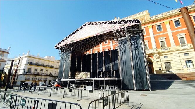 Montaje del escenario de Carnaval en la Plaza del Rey, durante esta semana.