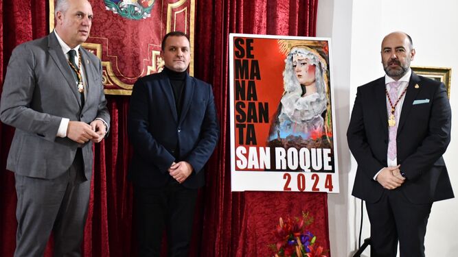 Ruiz Boix, con Arnido y el cartel de Semana Santa.