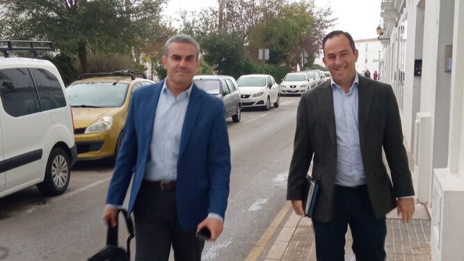 José Ortiz (izquierda) y Manuel Flor son dos de los ex alcaldes de Vejer que están siendo investigados.