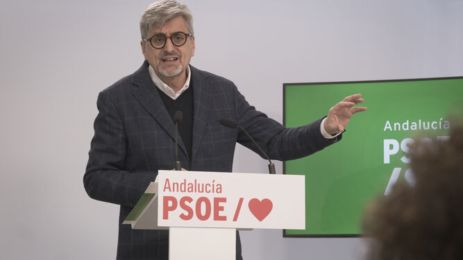 Josele Aguilar esta mañana en la sede del PSOE-A.