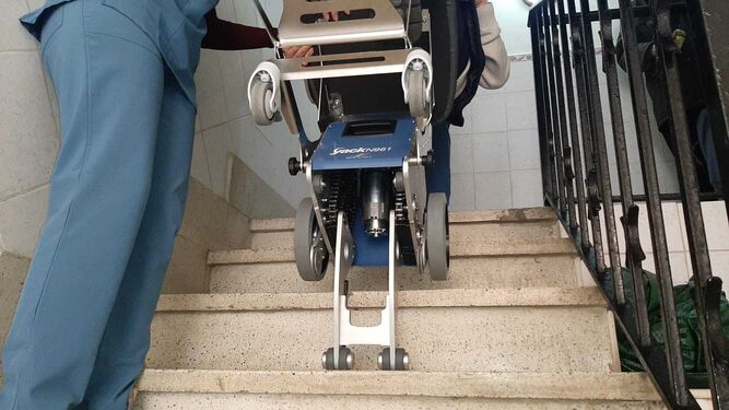 Fegadi compra un salvaescaleras portátil con la ayuda de APM