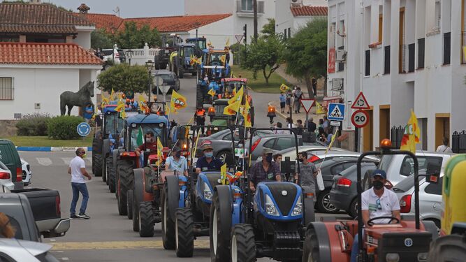 Una tractorada contra las fotovoltaicas en Castellar.