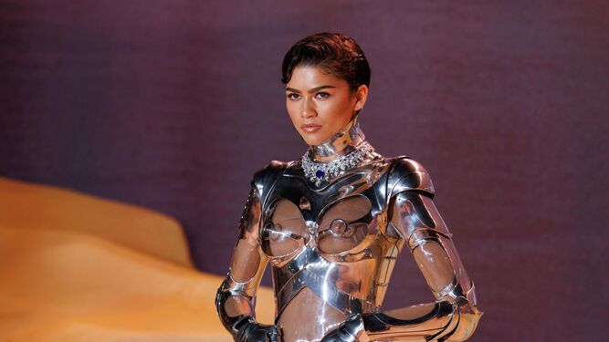 Zendaya con el vestido robótico en Londres