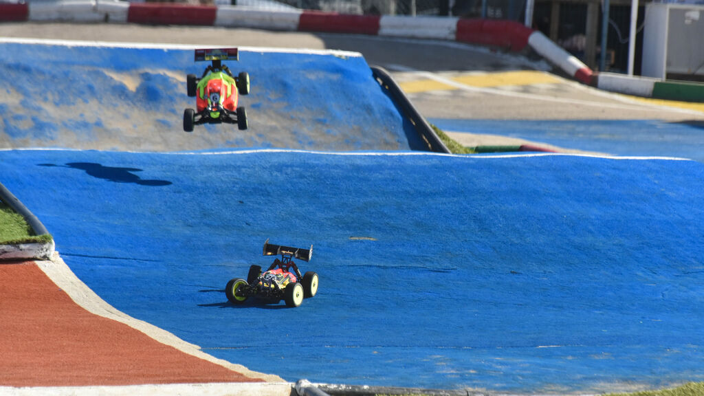 Las fotos del Campeonato Andaluz de coches de radio control en el circuito RC 'El Estrecho' en San Roque