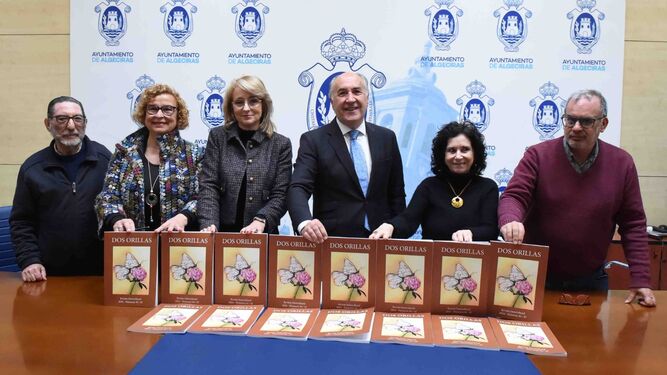 La presentación de la revista 'Dos Orillas' en el Ayuntamiento de Algeciras, este martes.