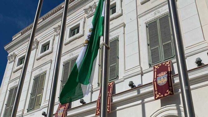 La izada de la bandera de Andalucía será mañana en la Plaza Isaac Peral.