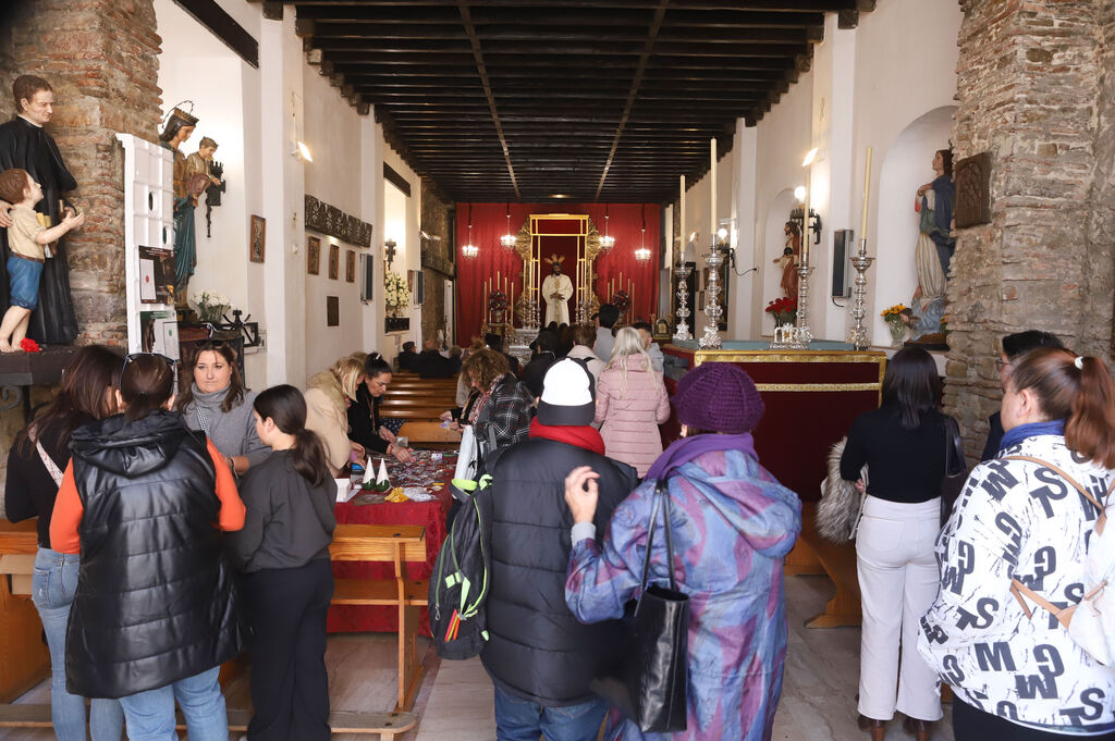 Im&aacute;genes del Besapie al Medinaceli en la Iglesia de San Isidro en Algeciras