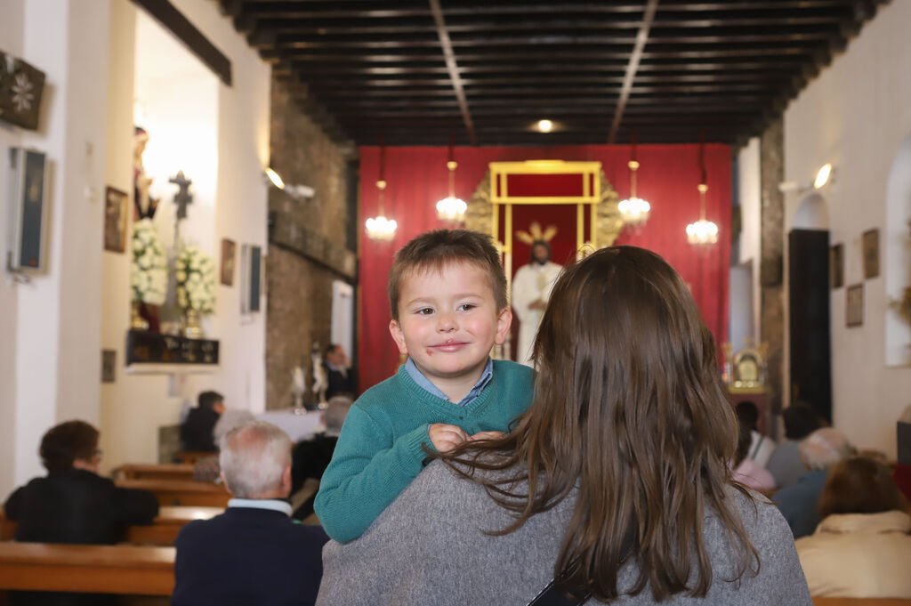 Im&aacute;genes del Besapie al Medinaceli en la Iglesia de San Isidro en Algeciras