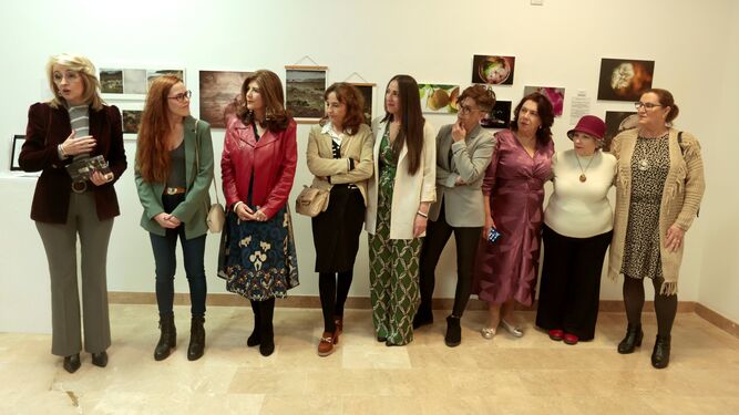 Las fotógrafas participantes en la exposición.