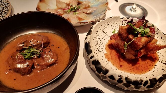 Curry de carrillera, tiradito de lubina y torreznos de Maison Macao