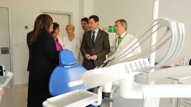 Juanma Moreno durante la inauguración del nuevo centro de salud de Montoro.