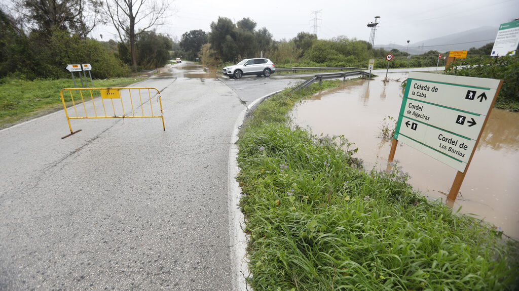Carreteras cortadas por las lluvias en Algeciras y Los Barrios