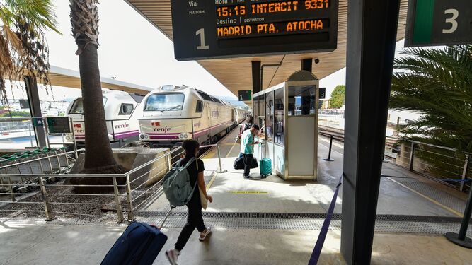 Viajeros en la estación de Algeciras.
