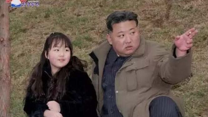 Kim Jong-un supervisa ejercicios militares junto a su hija y pide preparativos para guerra