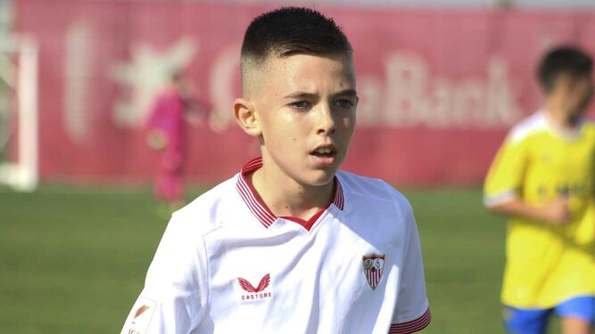 Adam Contreras, con la camiseta del Sevilla  FC