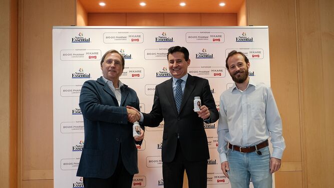 Tomás Pascual Gómez-Cuétara, presidente de Pascual; José María Cantarero, CEO de Laboratorios BIO-DIS Pharma, y Gabriel Torres Pascual, CEO de Pascual Innoventures.