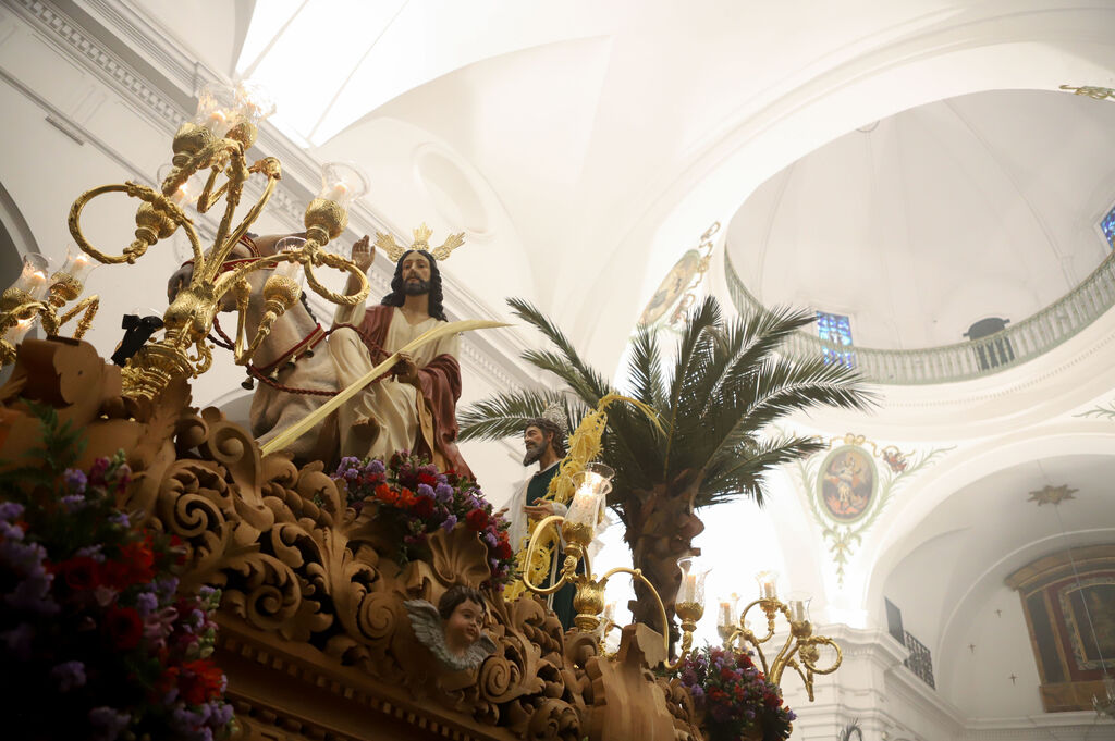 Fotos del Domingo de Ramos en Los Barrios: La Borriquita y La Estrella