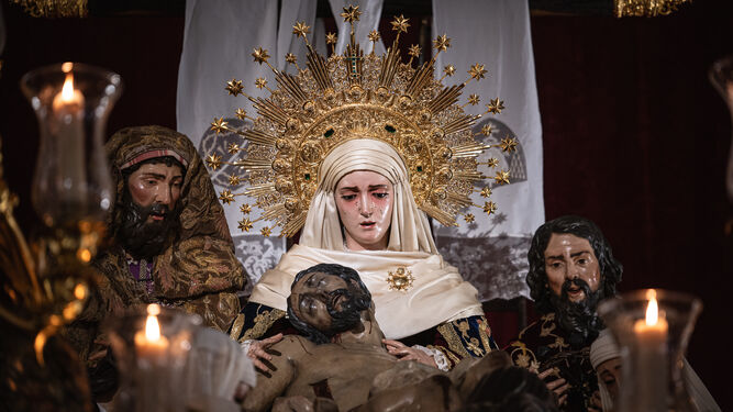 Las imágenes de la Hermandad de la Sagrada Mortaja en la Semana Santa de Sevilla 2024