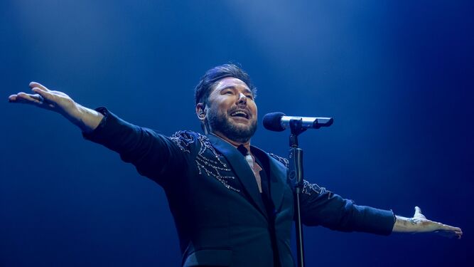 El cantante Miguel  Poveda durante una actuación en Madrid el pasado mes de enero.