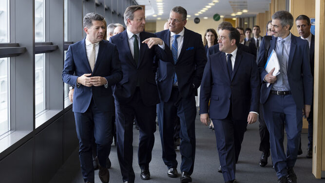 De izquierda a derecha, Picardo, Cameron, Sfcovic y Albares, en Bruselas.