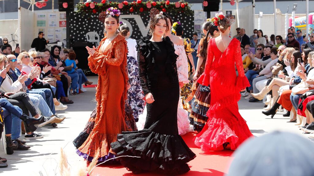 La pasarela de moda flamenca &lsquo;Pa Enferiarte&rsquo; de Los Barrios, en im&aacute;genes