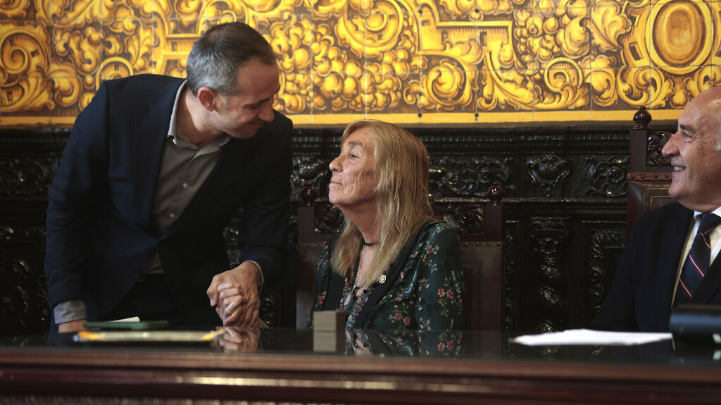 La pintora Dorina Gutherless recibe un caluroso homenaje en el sal&oacute;n de plenos del ayuntamiento de Algeciras