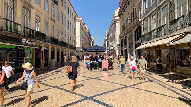 Lisboa duplica la tasa turística a cuatro euros por noche