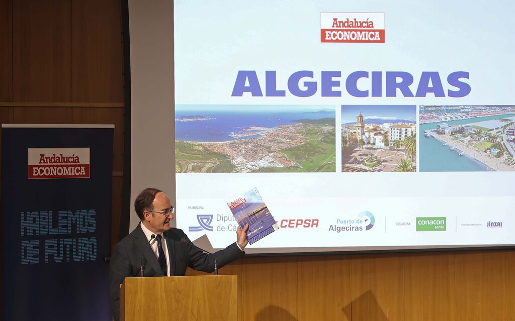 Im&aacute;genes de la presentaci&oacute;n de la revista Andaluc&iacute;a Econ&oacute;mica en Algeciras
