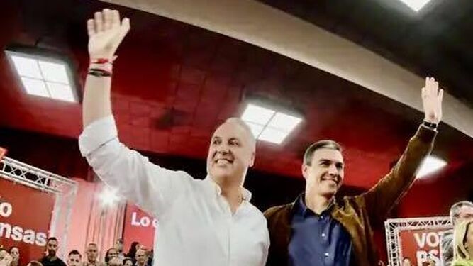 Foto de perfil de Ruiz Boix con Pedro Sánchez en un mitin del PSOE.